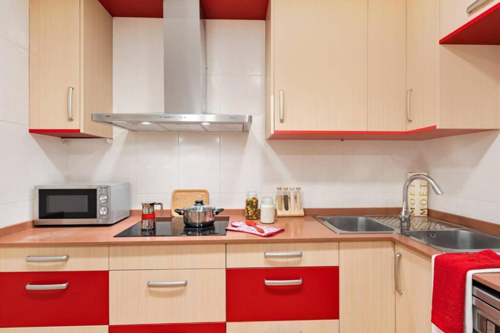 Lodging Apartments Villa De Gracia 2 Bedroom Cozy Apartment Барселона Екстер'єр фото