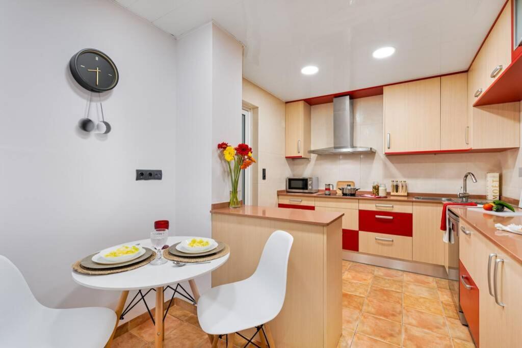 Lodging Apartments Villa De Gracia 2 Bedroom Cozy Apartment Барселона Екстер'єр фото